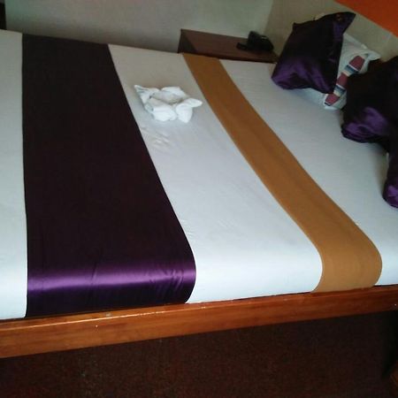 Hotel Q Deck مومباي المظهر الخارجي الصورة