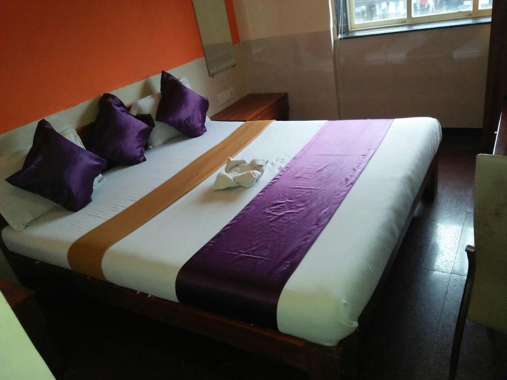 Hotel Q Deck مومباي المظهر الخارجي الصورة